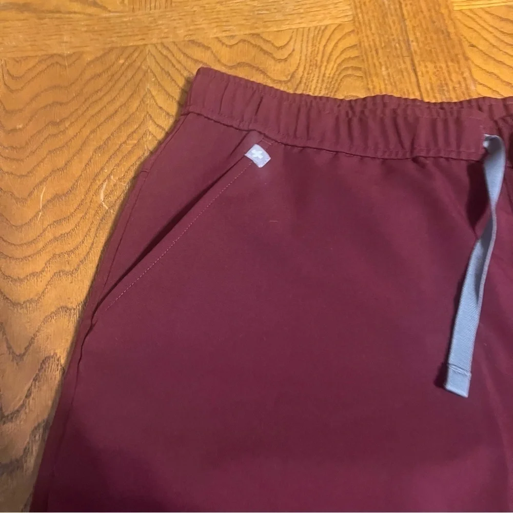 Figs Men's Tansen Jogger Scrub Pants in Burgundy Sz XL Short Pull-on Comfort